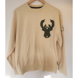 Stadium Essentials Men's Sz. M Cream & Green Milwaukee Buck Basketball Top